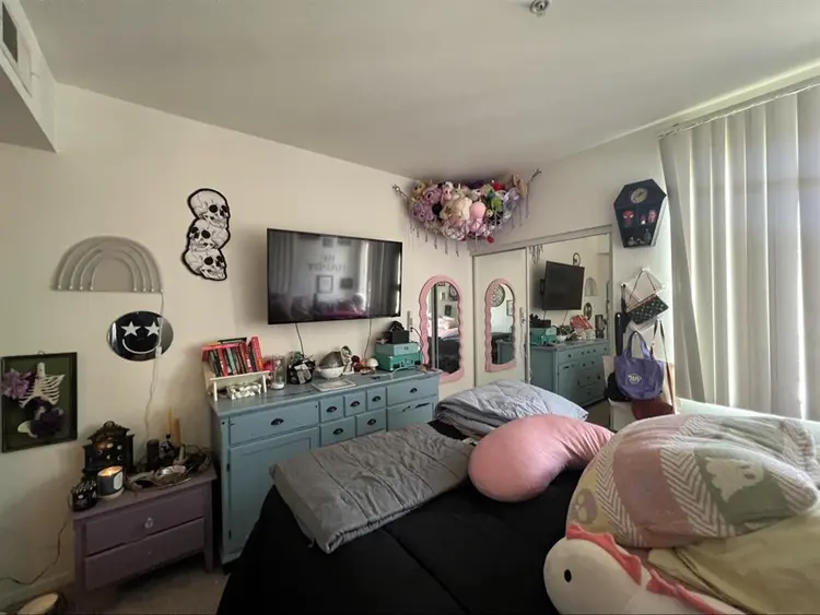 Private room available 8/1