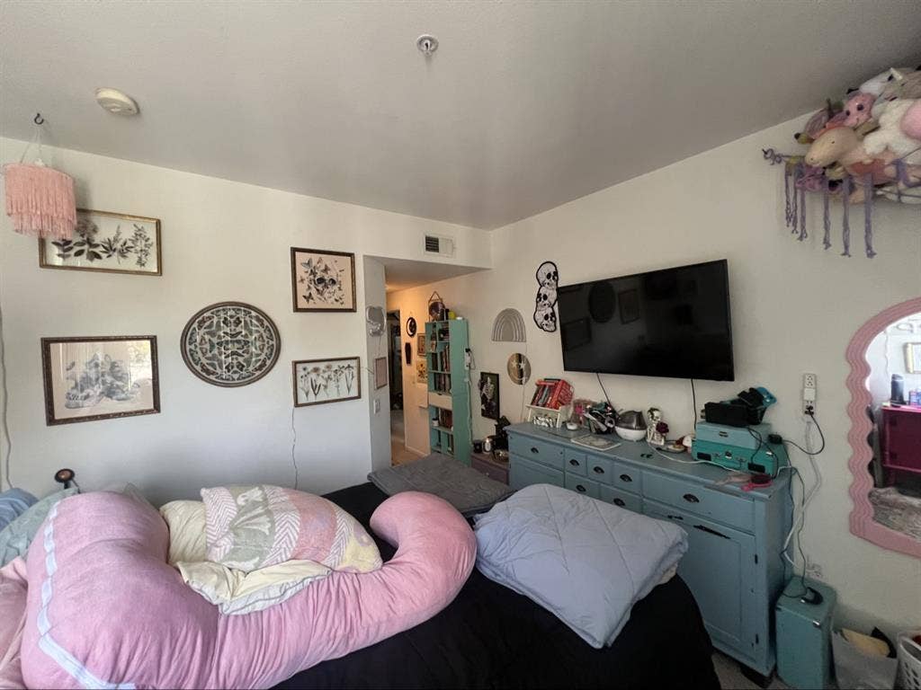 Private room available 8/1