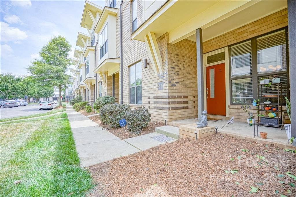 3 BR in Charlotte