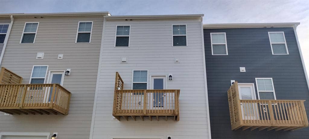 3 BR in Apex