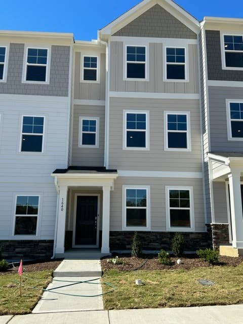 3 BR in Apex
