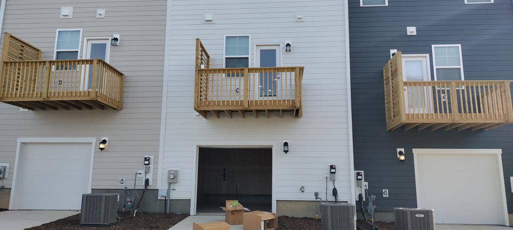 3 BR in Apex