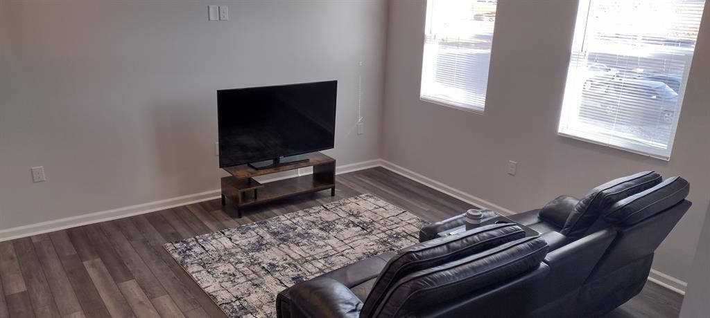 3 BR in Apex