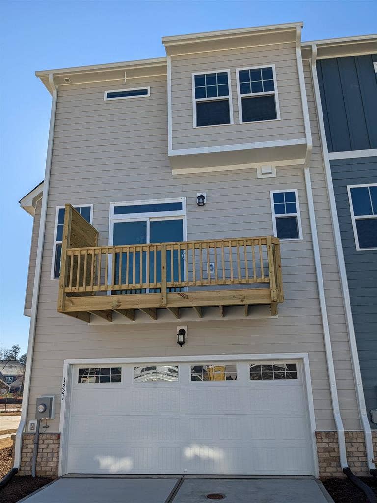 4 BR in Apex