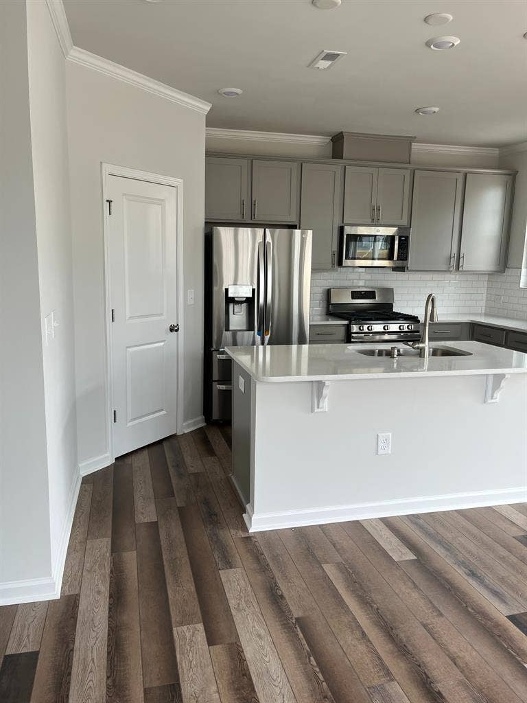 4 BR in Apex