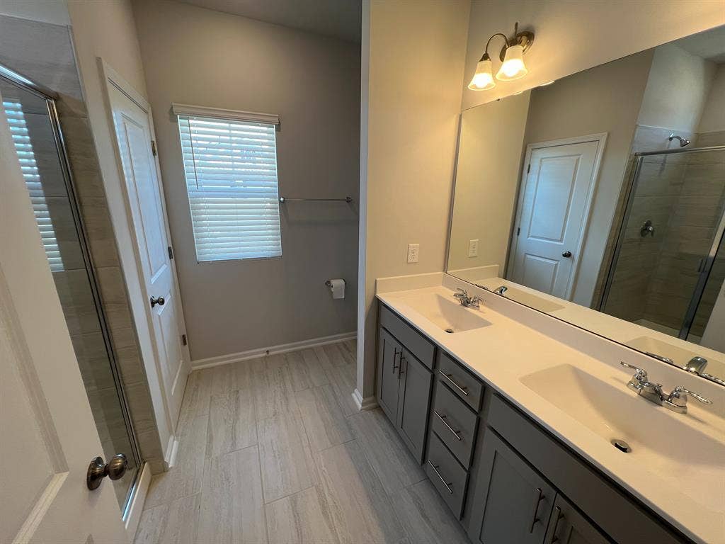 4 BR in Apex