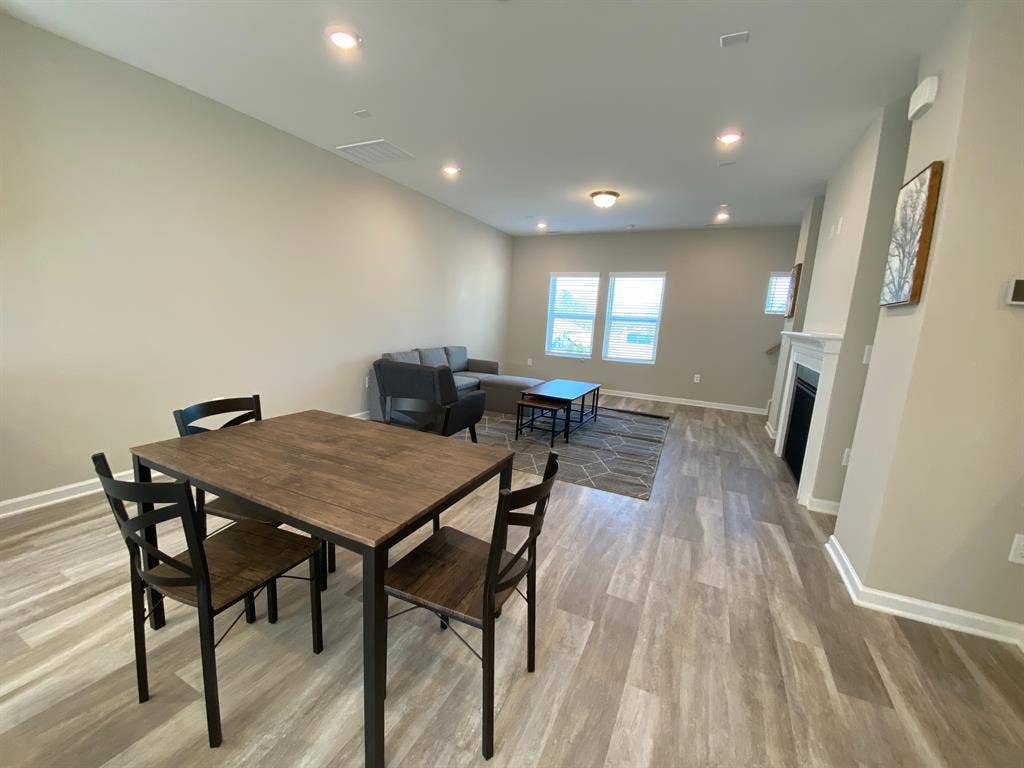 4 BR in Cary
