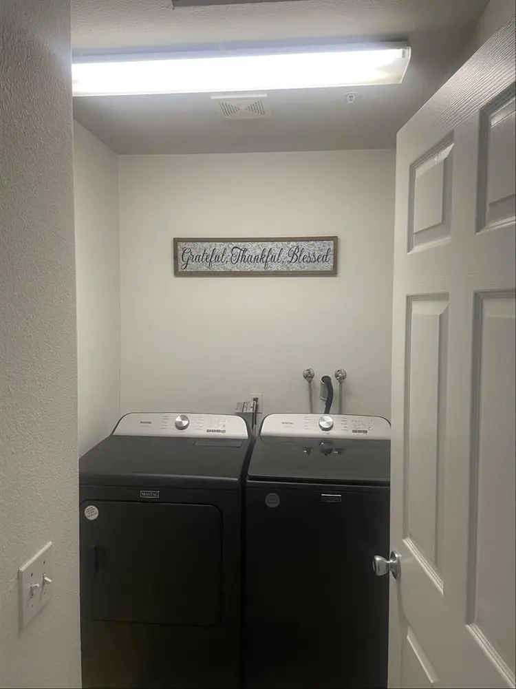 Room for rent 800 near Victoria G