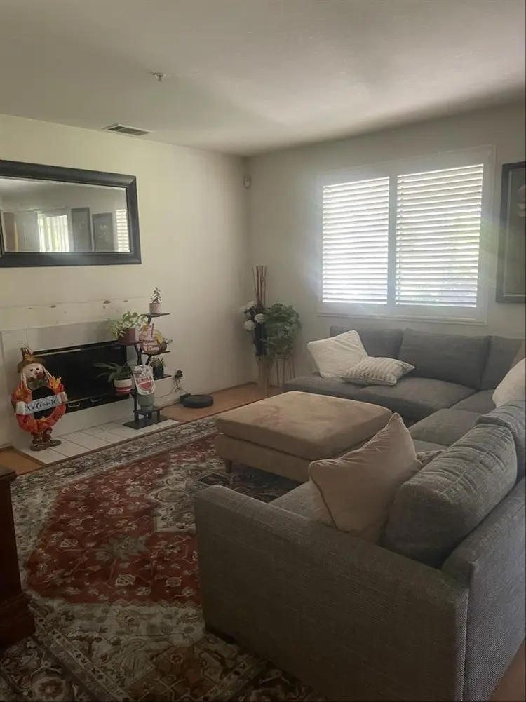 Room for rent 800 near Victoria G