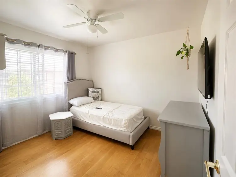 Looking for a Female roommate