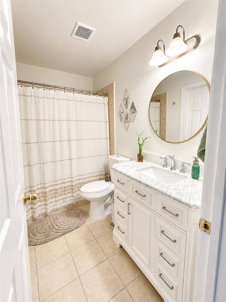 Looking for a Female roommate