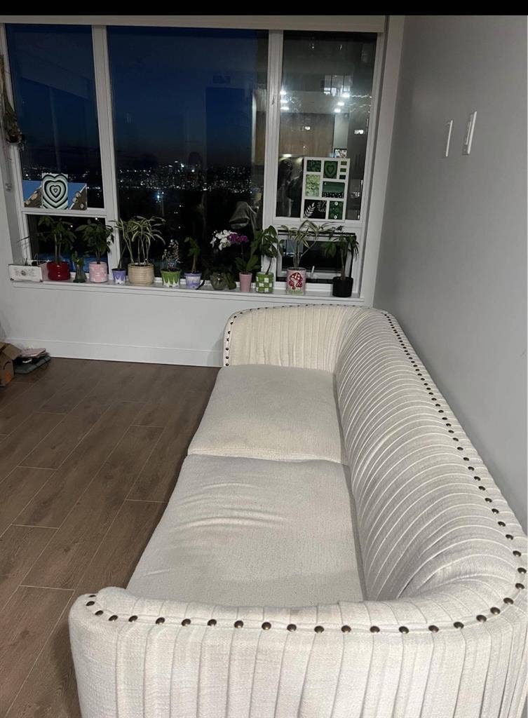 Female flatmate sharing