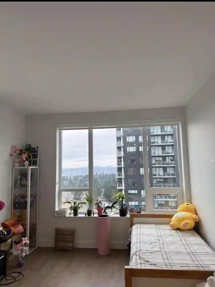 Female flatmate sharing