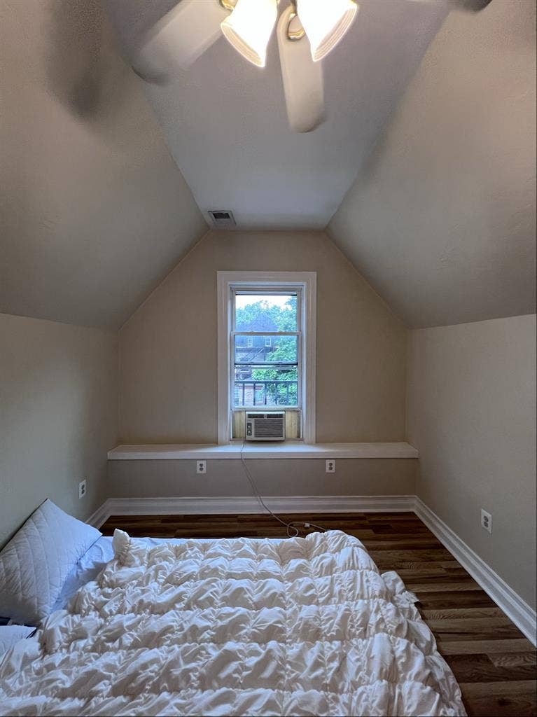 2BR in Friendship | A/C + Parking