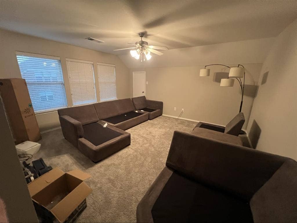 2 Roommates Wanted 4 Bedroom