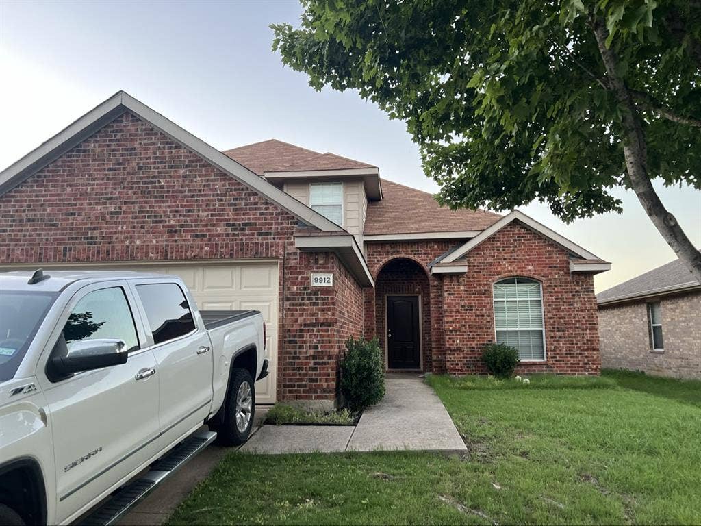 2 Roommates Wanted 4 Bedroom