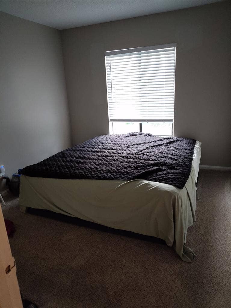 Private room to rent with utilities
