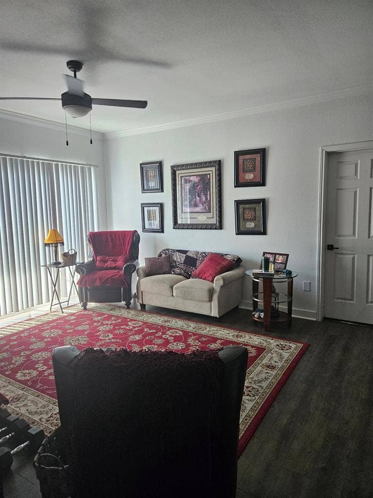 Now accepting roommates today
