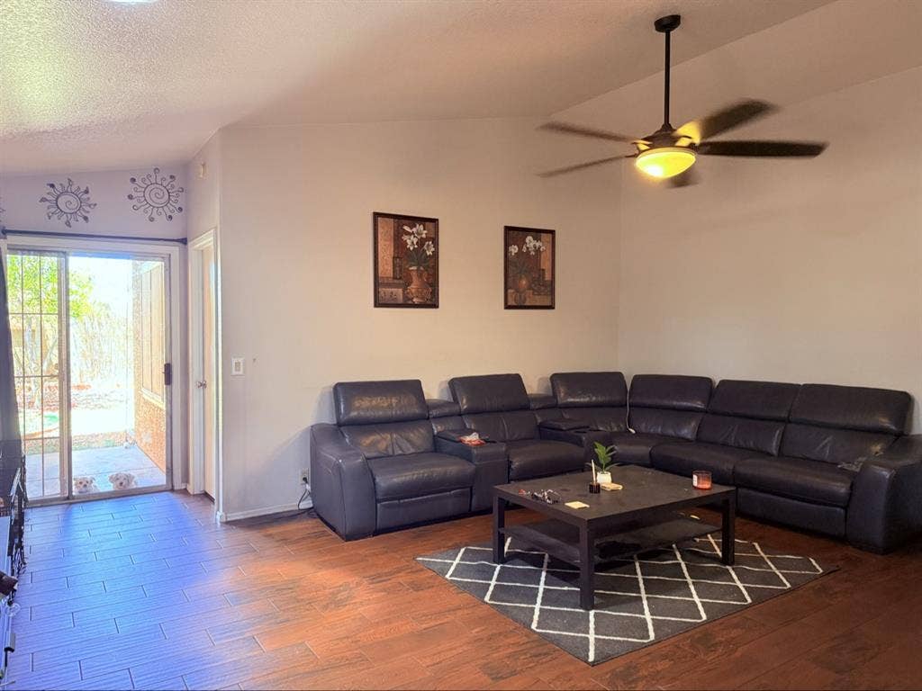 Beautiful 3 Bed / 2 Bath House