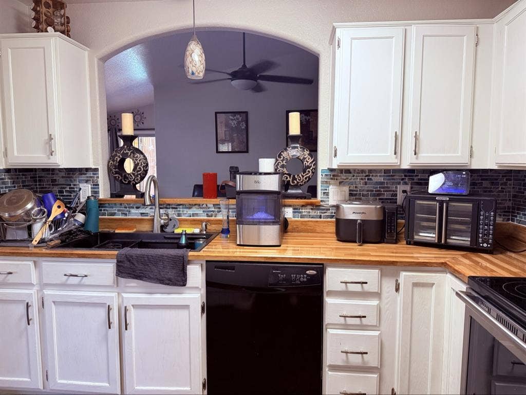 Beautiful 3 Bed / 2 Bath House