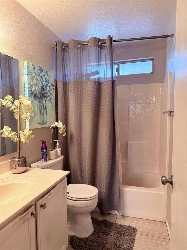 Beautiful 3 Bed / 2 Bath House