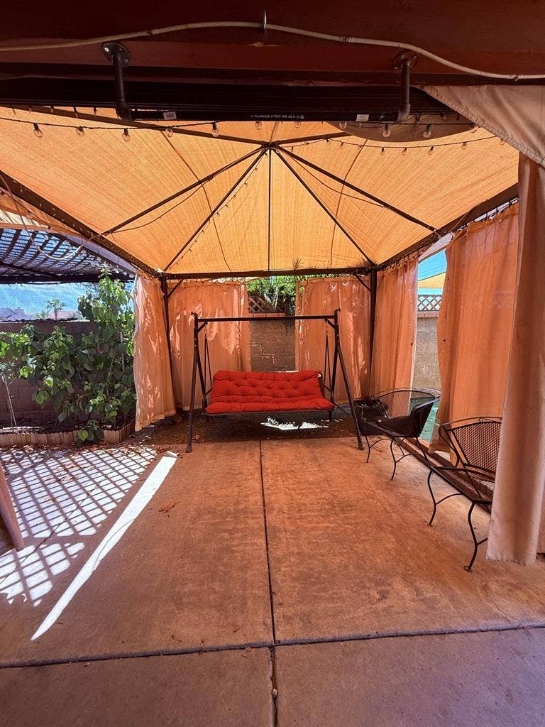Beautiful 3 Bed / 2 Bath House
