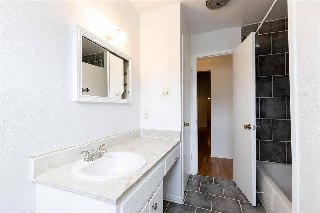 1 BR in Arlington