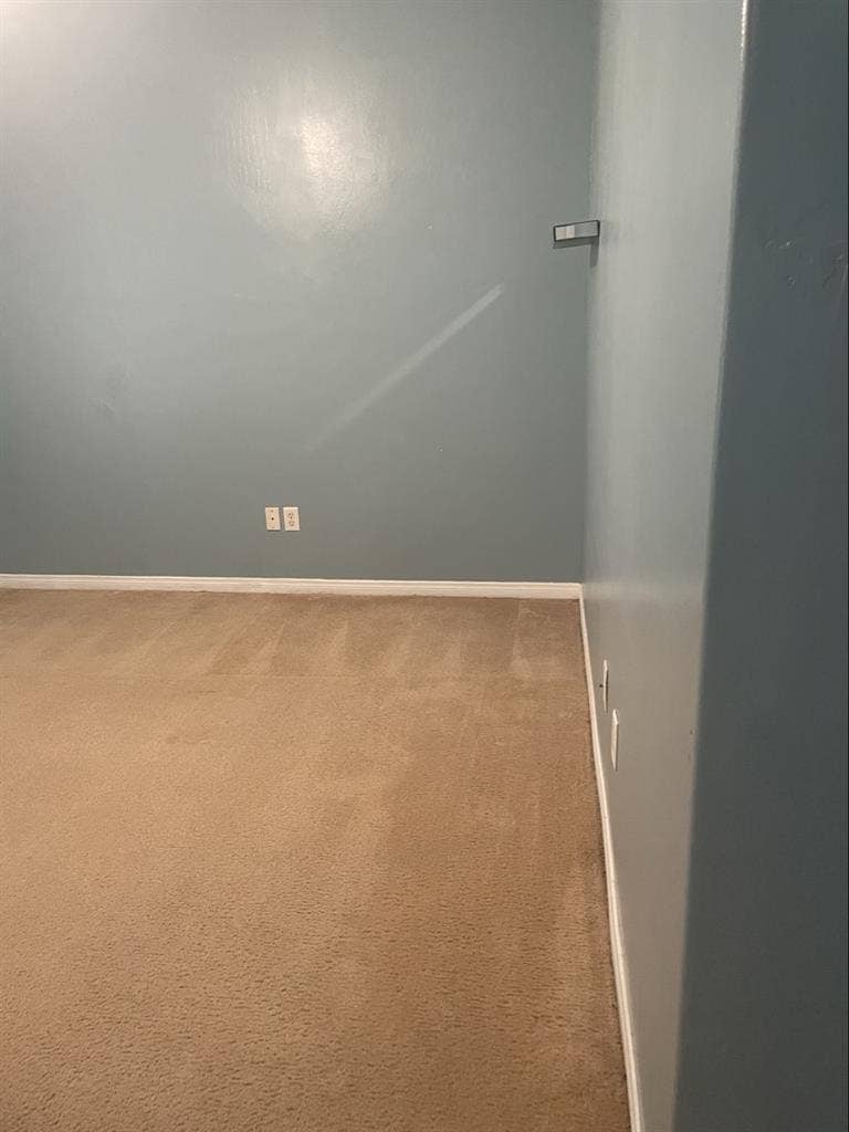 Room for rent $600 + $600 Deposit