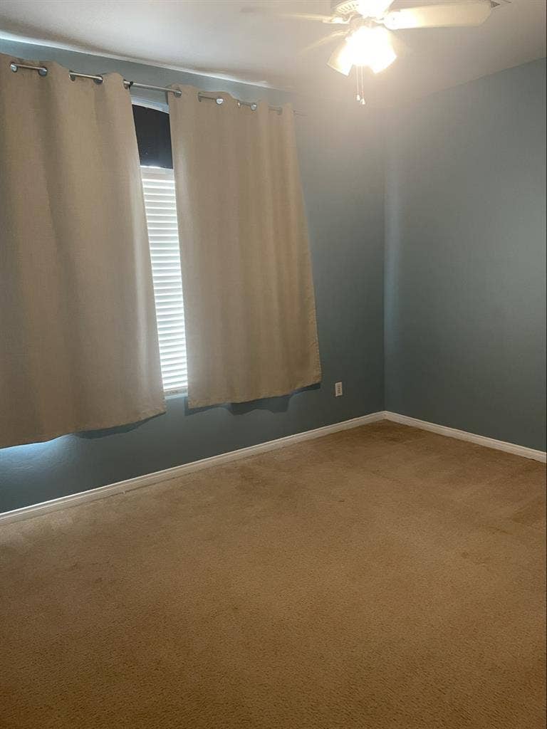 Room for rent $600 + $600 Deposit