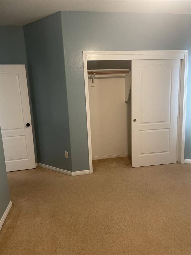 Room for rent $600 + $600 Deposit