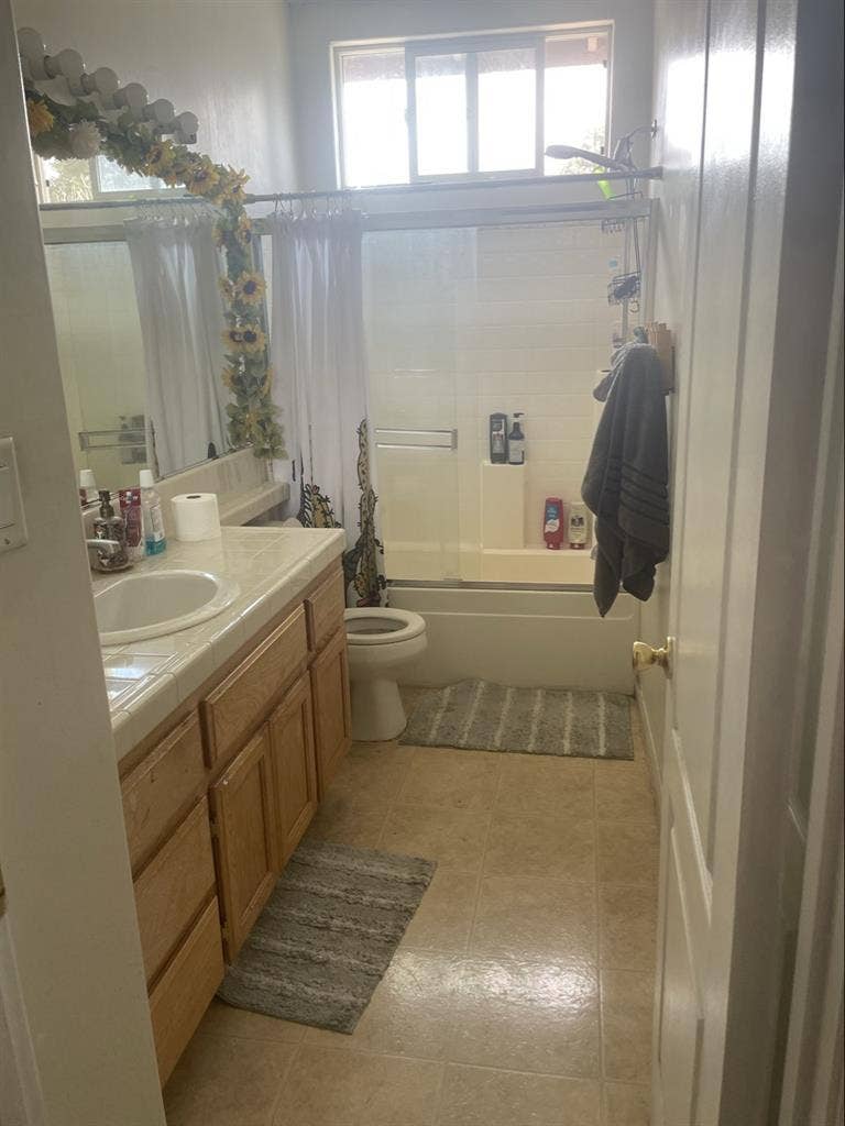 Room for rent $600 + $600 Deposit