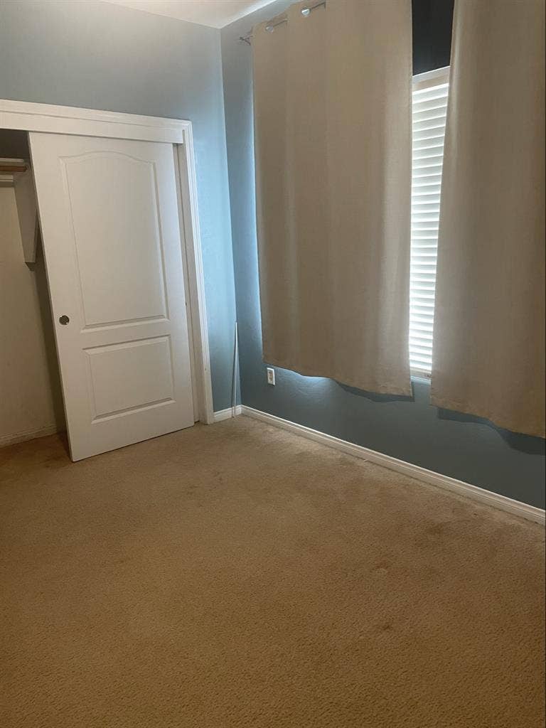 Room for rent $600 + $600 Deposit