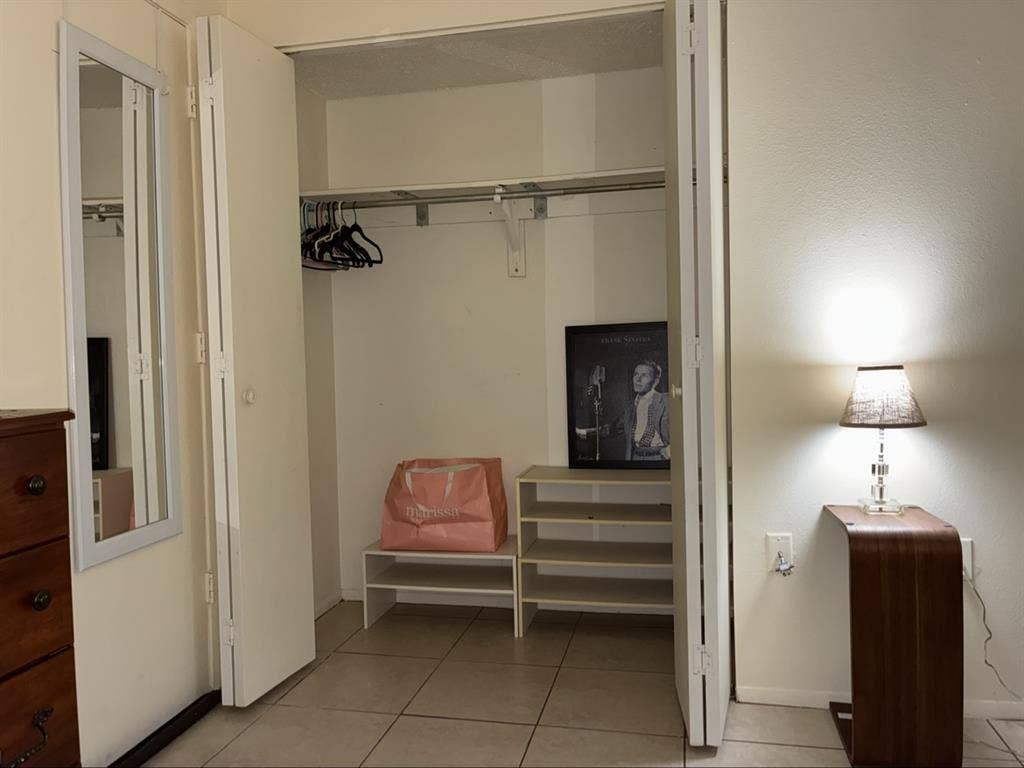ROOM FOR RENT