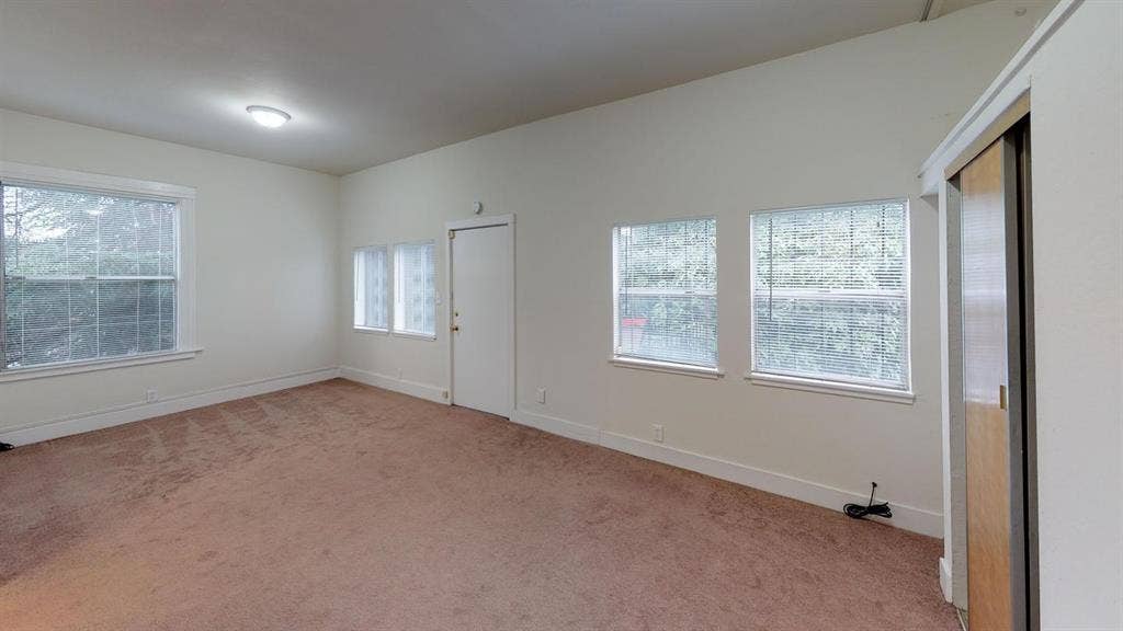 1 BR in Oakland