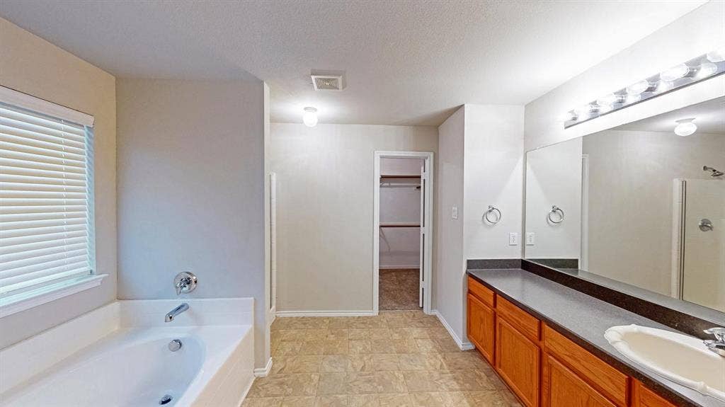 5 BR in Ferris