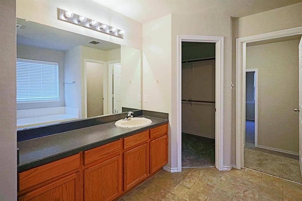 5 BR in Ferris