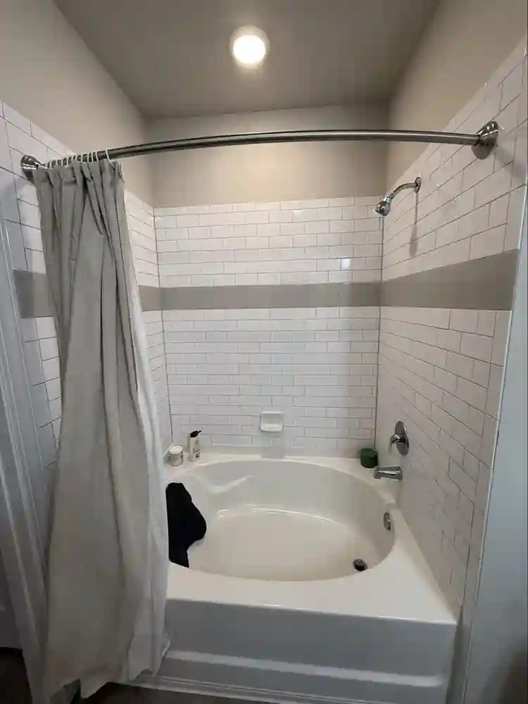 Looking for roommate