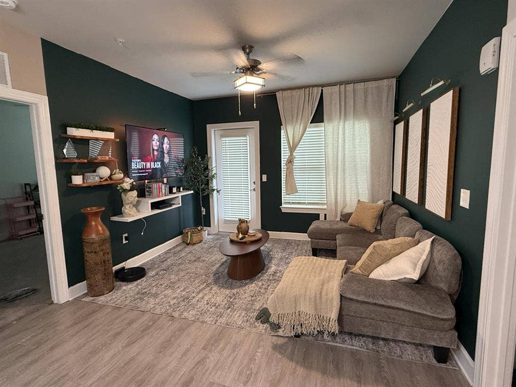 Looking for roommate