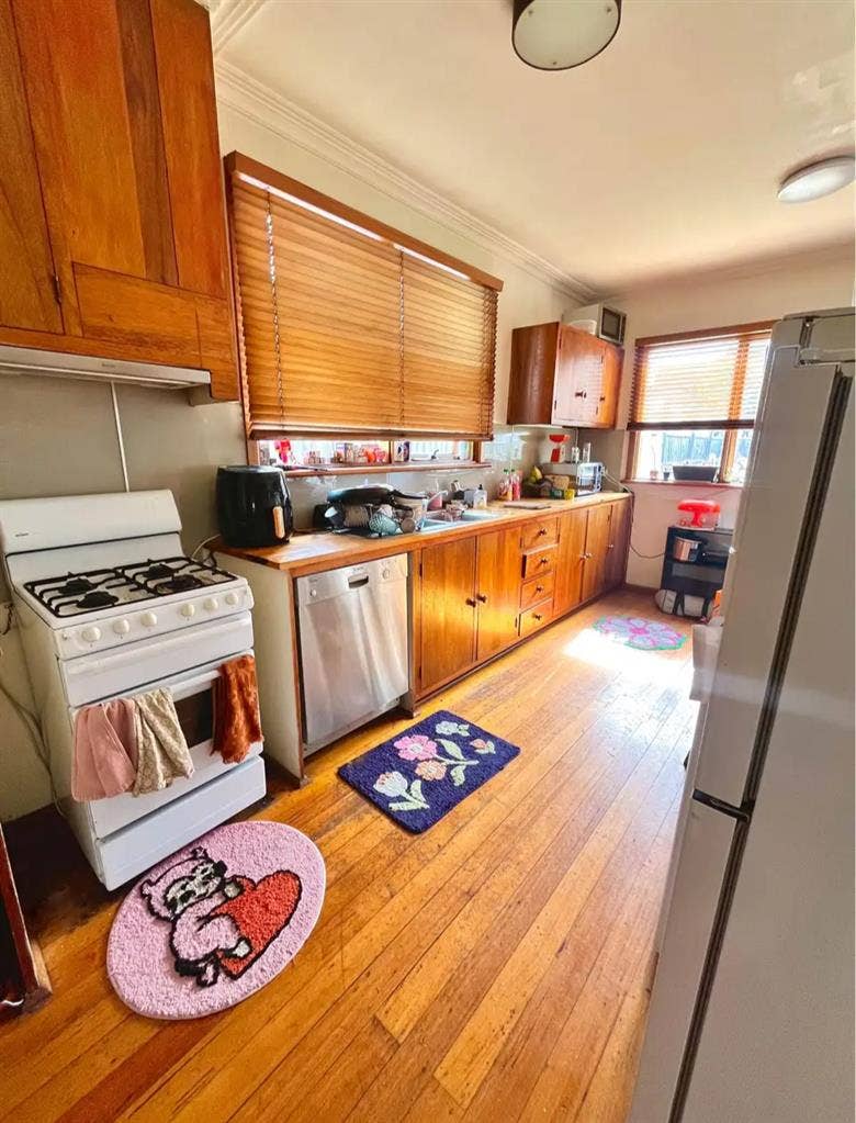 Abbotsford Room Sublet