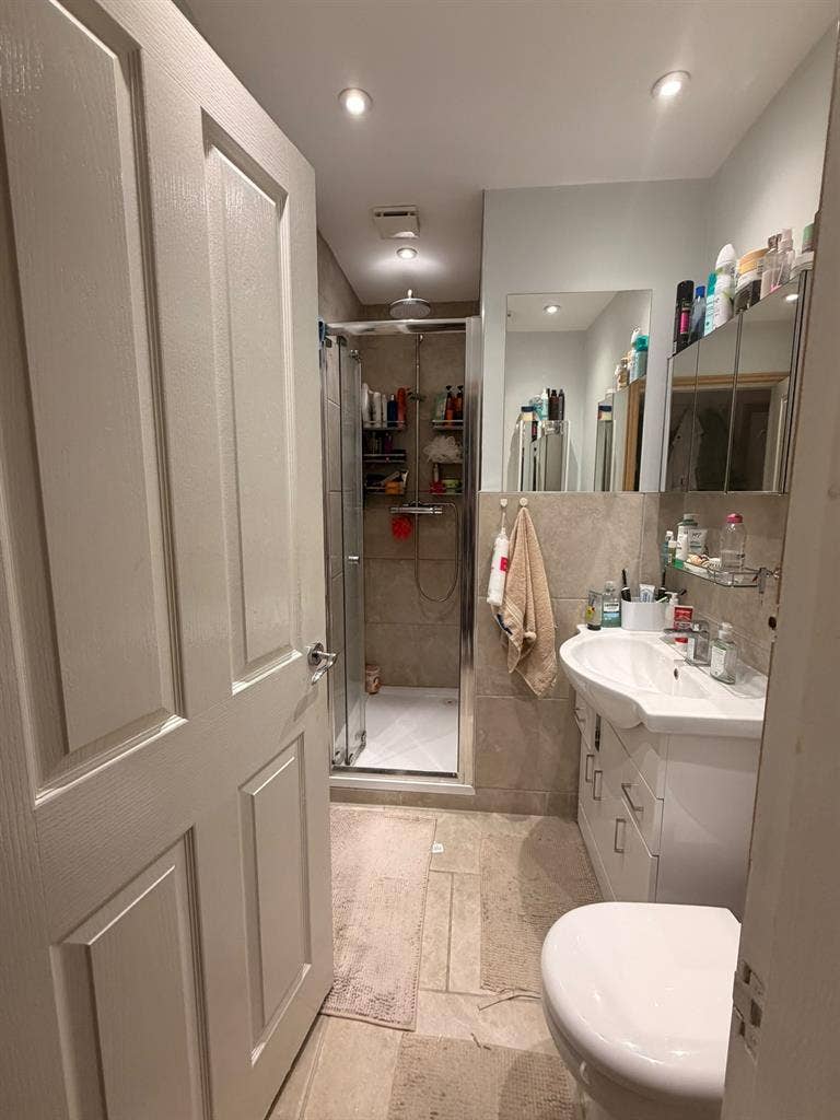 Room in a low-occupancy flat