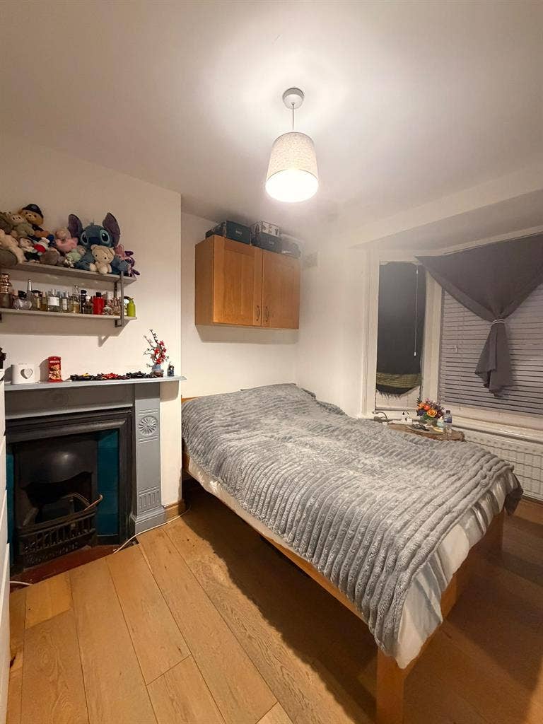 Room in a low-occupancy flat