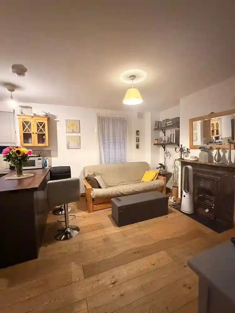 Room in a low-occupancy flat