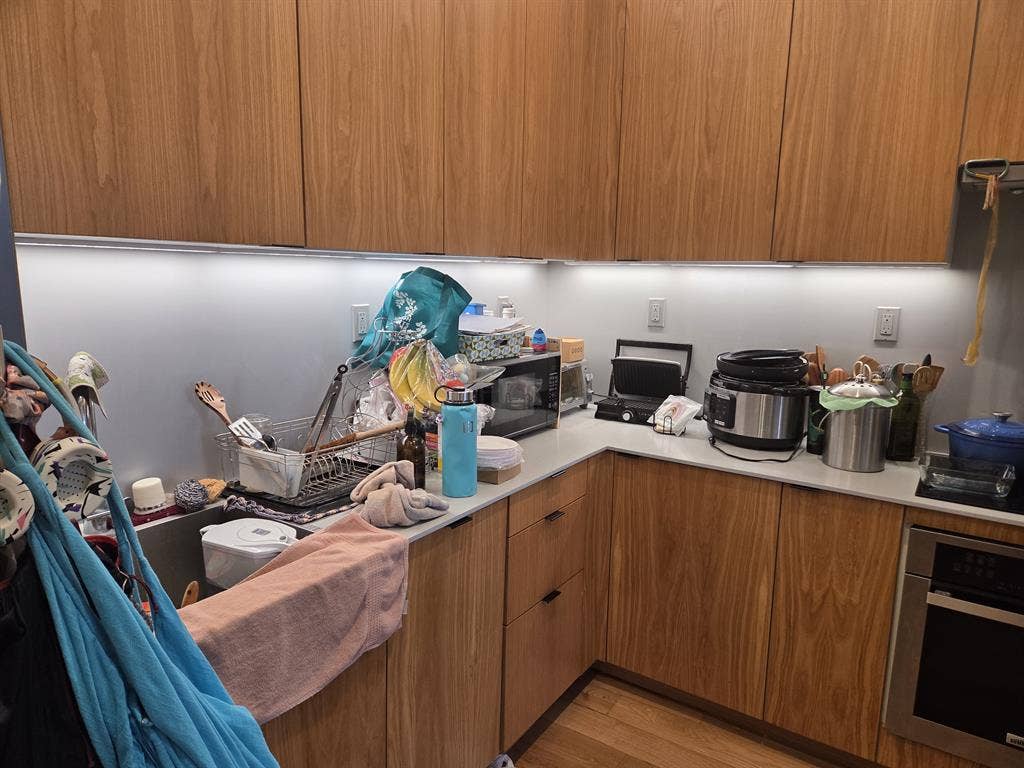 Furnished, sun-drenched 1 bedroom