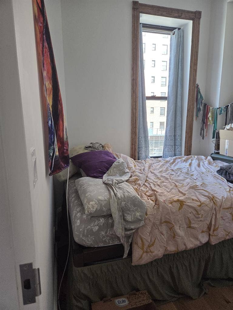 Furnished, sun-drenched 1 bedroom