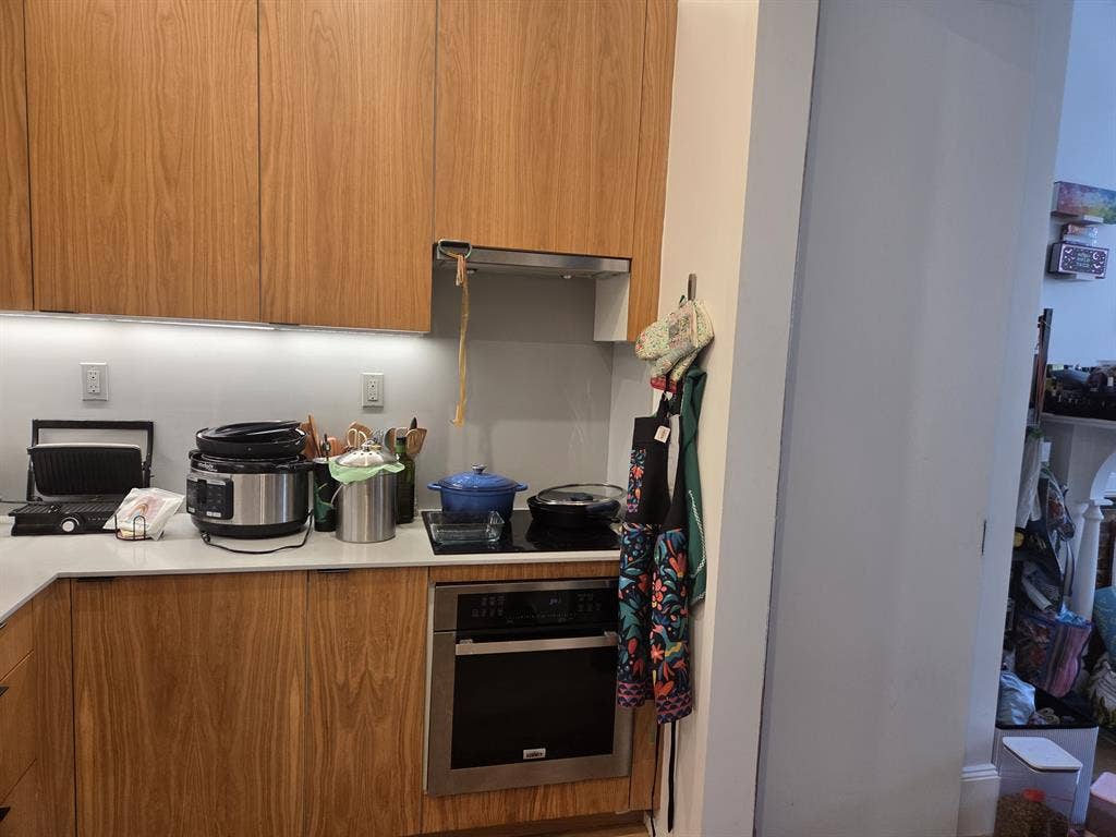 Furnished, sun-drenched 1 bedroom