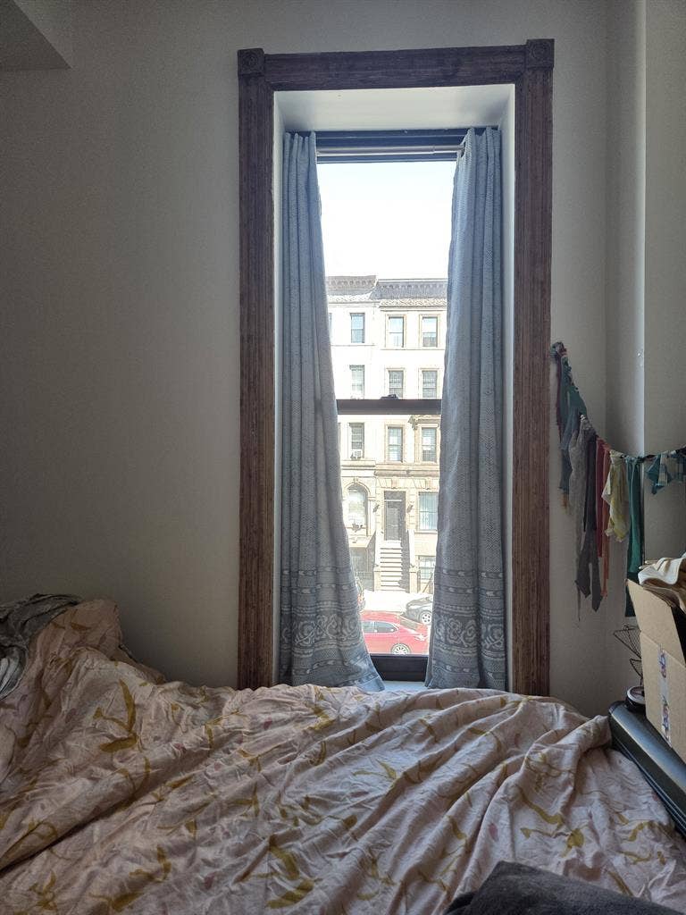 Furnished, sun-drenched 1 bedroom