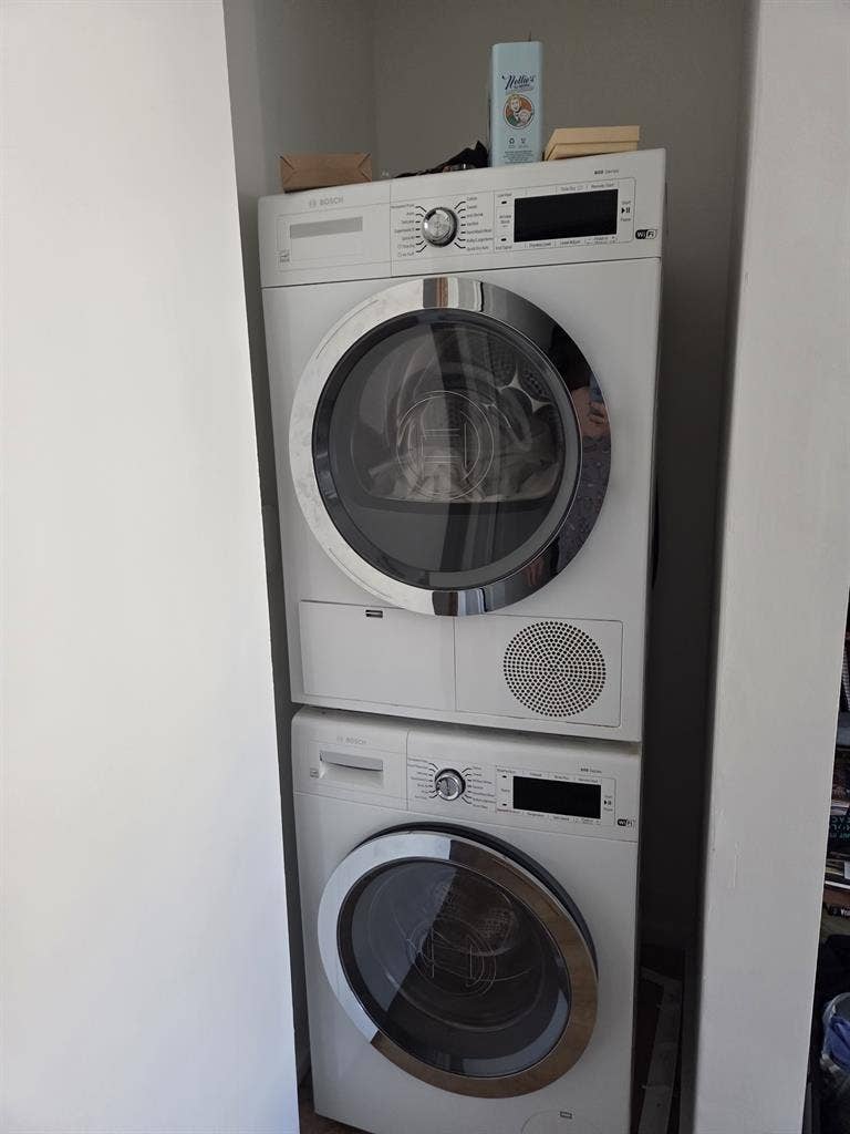 Furnished, sun-drenched 1 bedroom