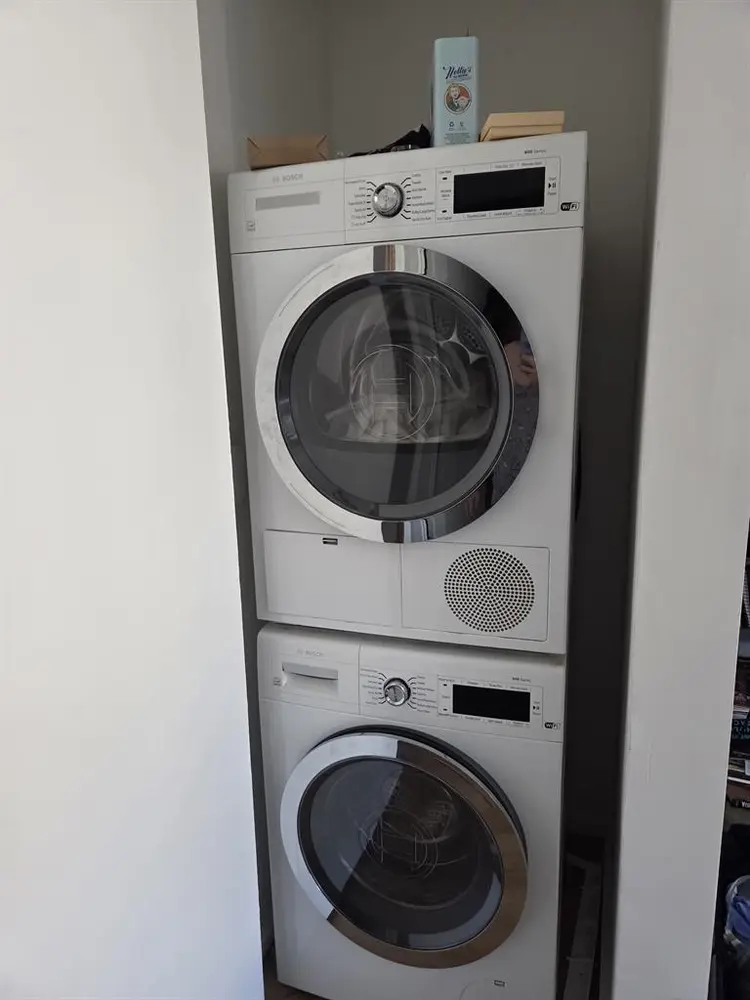 Furnished, sun-drenched 1 bedroom