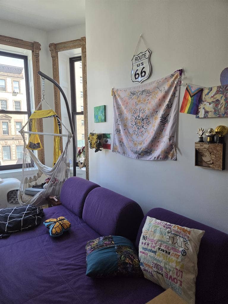 Furnished, sun-drenched 1 bedroom