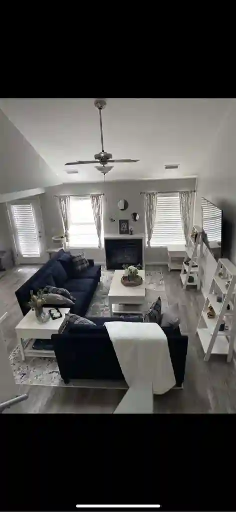 FEMALE ROOMATES FOR TOWNHOUSE
